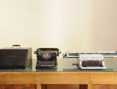 17. Due macchine da scrivere