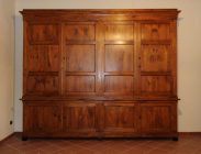 1. Grande armadio in legno
