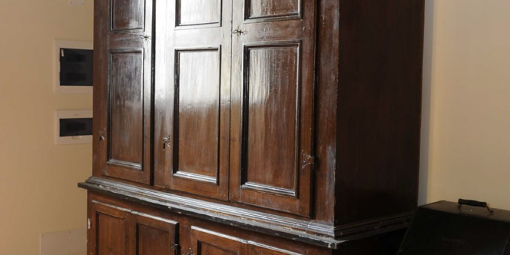 2. Armadio in legno