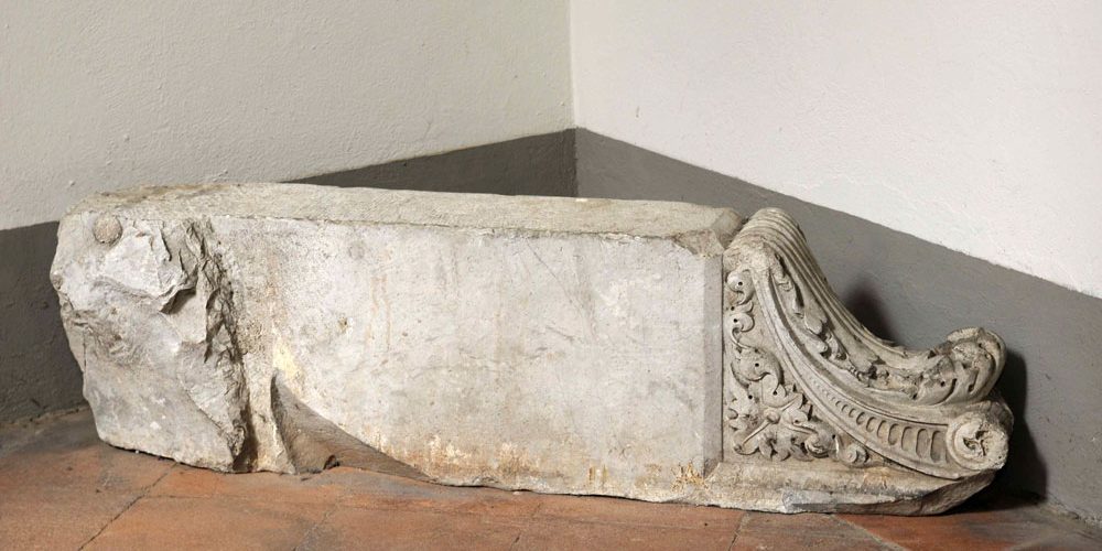 25. Mensolone in pietra